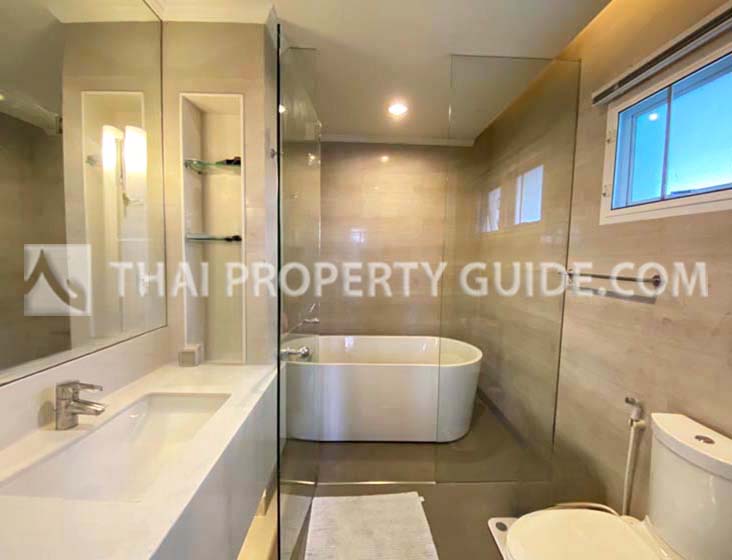 House with Private Pool in Bangnatrad 
